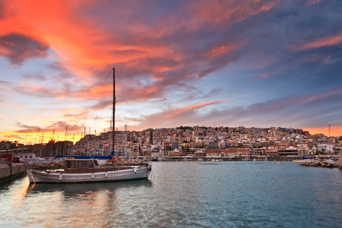 Athen-hafen- sonnenutergang, Segelschiff