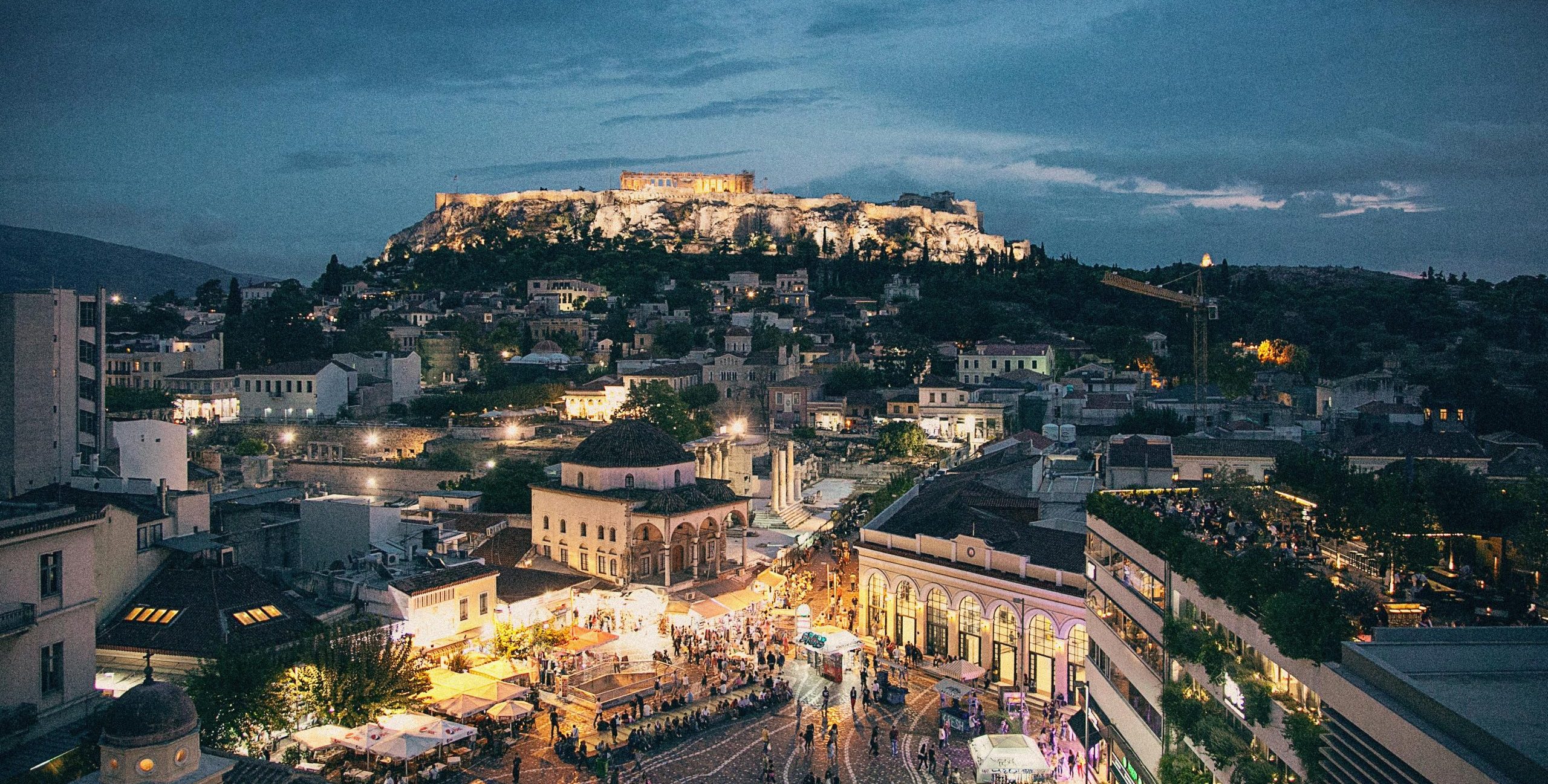 Blick auf die Agropolis und über Athen.