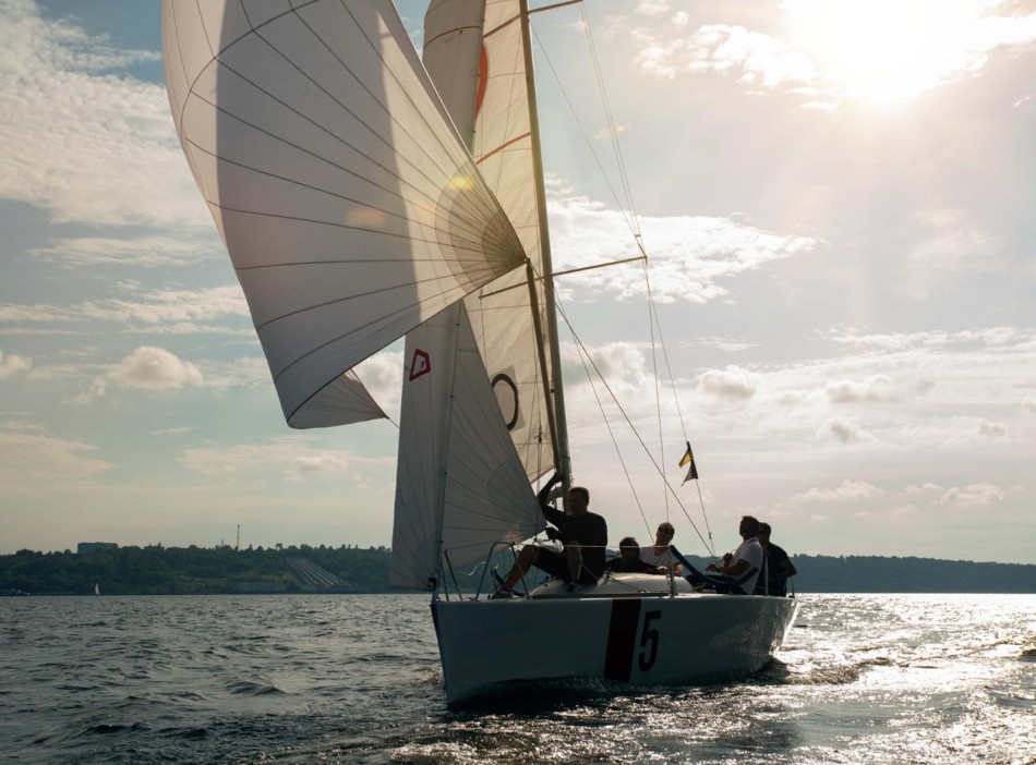 Segeln in Griechenland ist auch ohne eigene Segelerfahrung problemlos möglich.